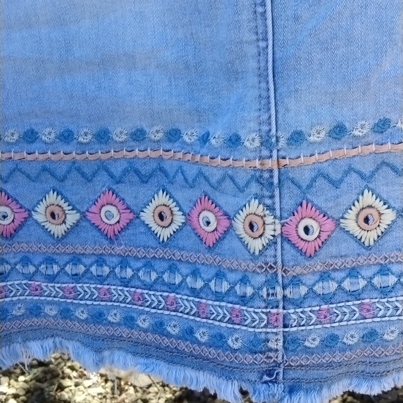 NWOT Charlie B denim embroidered skirt size 8 - Picture 11 of 12